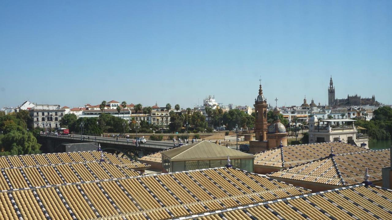 Estudios Y Atico Vistas De Triana Seville Luaran gambar